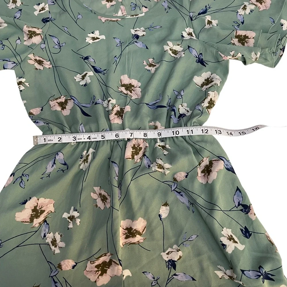 Sienna Sky Floral Spring Short Ruffled Sleeve Romper Size S - Picture 9 of 11